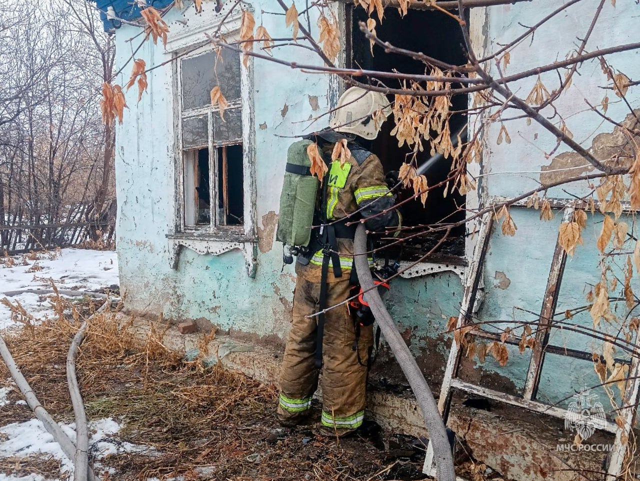В Омске на пожаре погиб человек