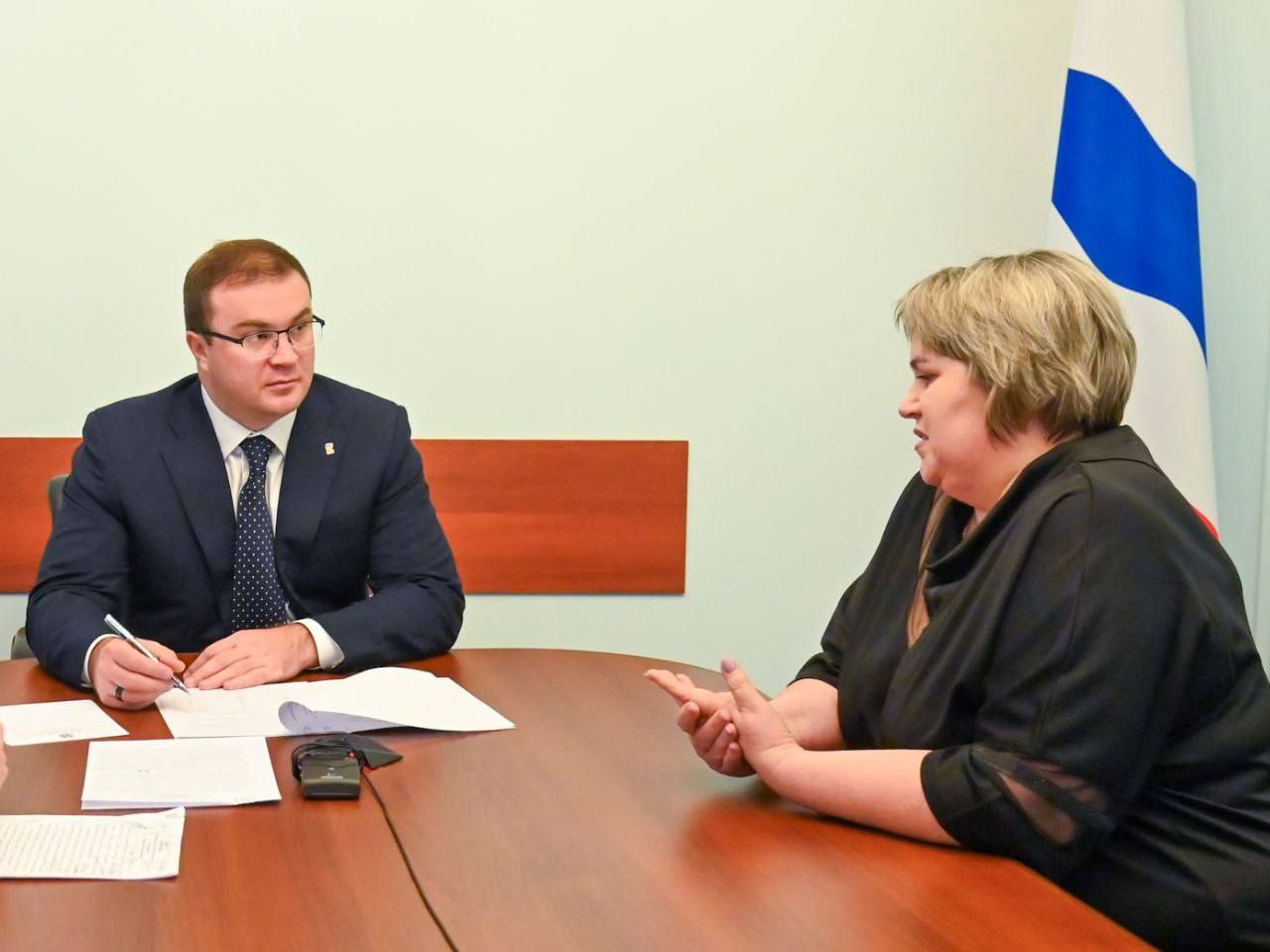 Губернатор Виталий Хоценко провел прием граждан по поручению Президента России Губернатор Виталий Хоценко провел прием граждан по поручению Президента России