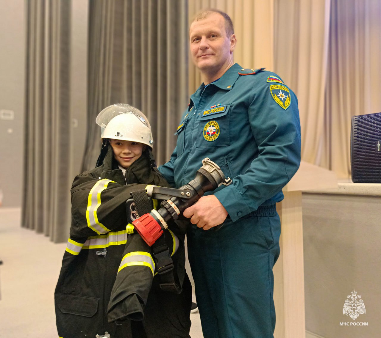 Поговорим о важном. Утро понедельника в школах страны начинается с «Разговоров о важном» Поговорим о важном. Утро понедельника в школах страны начинается с «Разговоров о важном»