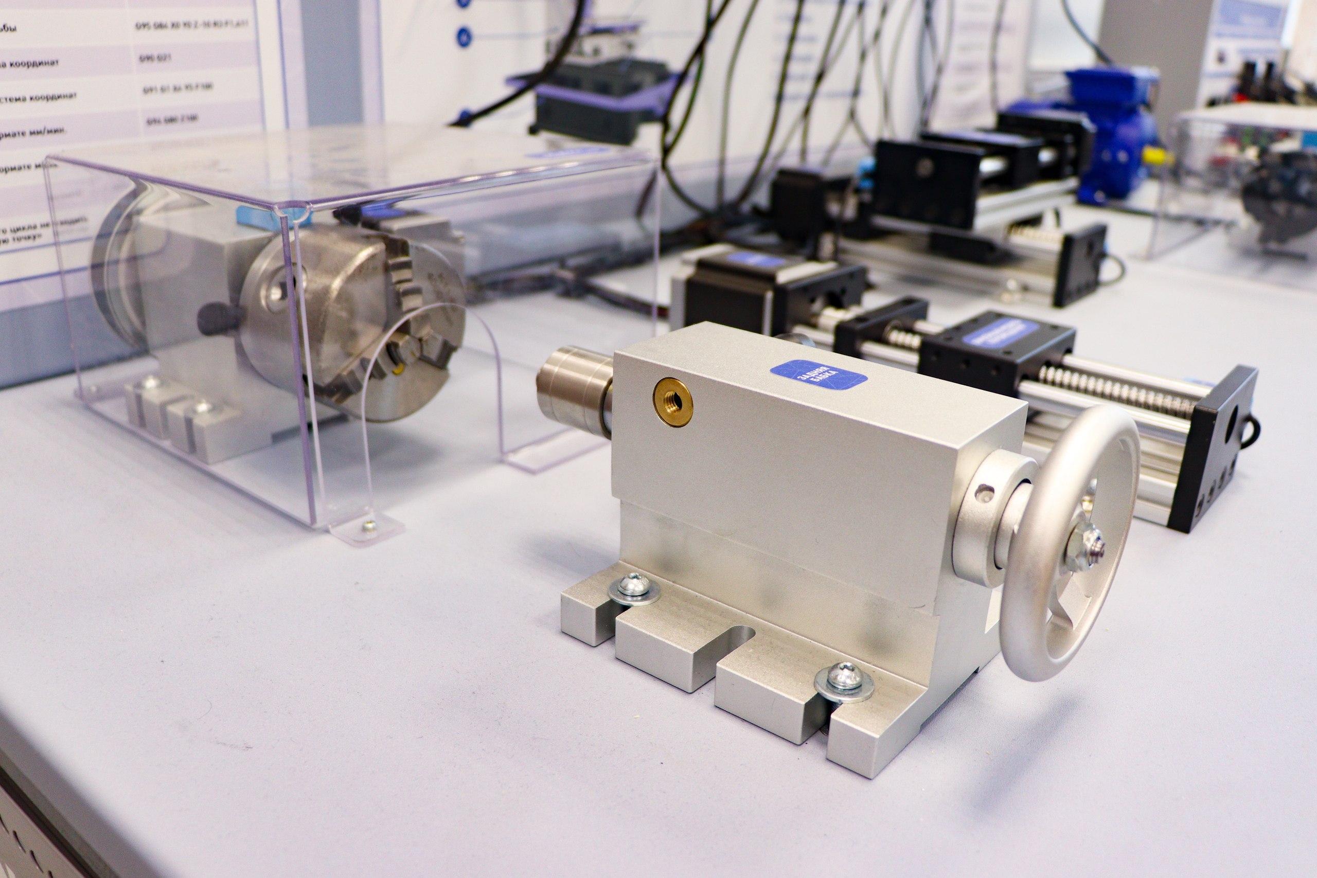 В Передовой инженерной школе ОмГТУ открылась лаборатория мехатроники В Передовой инженерной школе ОмГТУ открылась лаборатория мехатроники