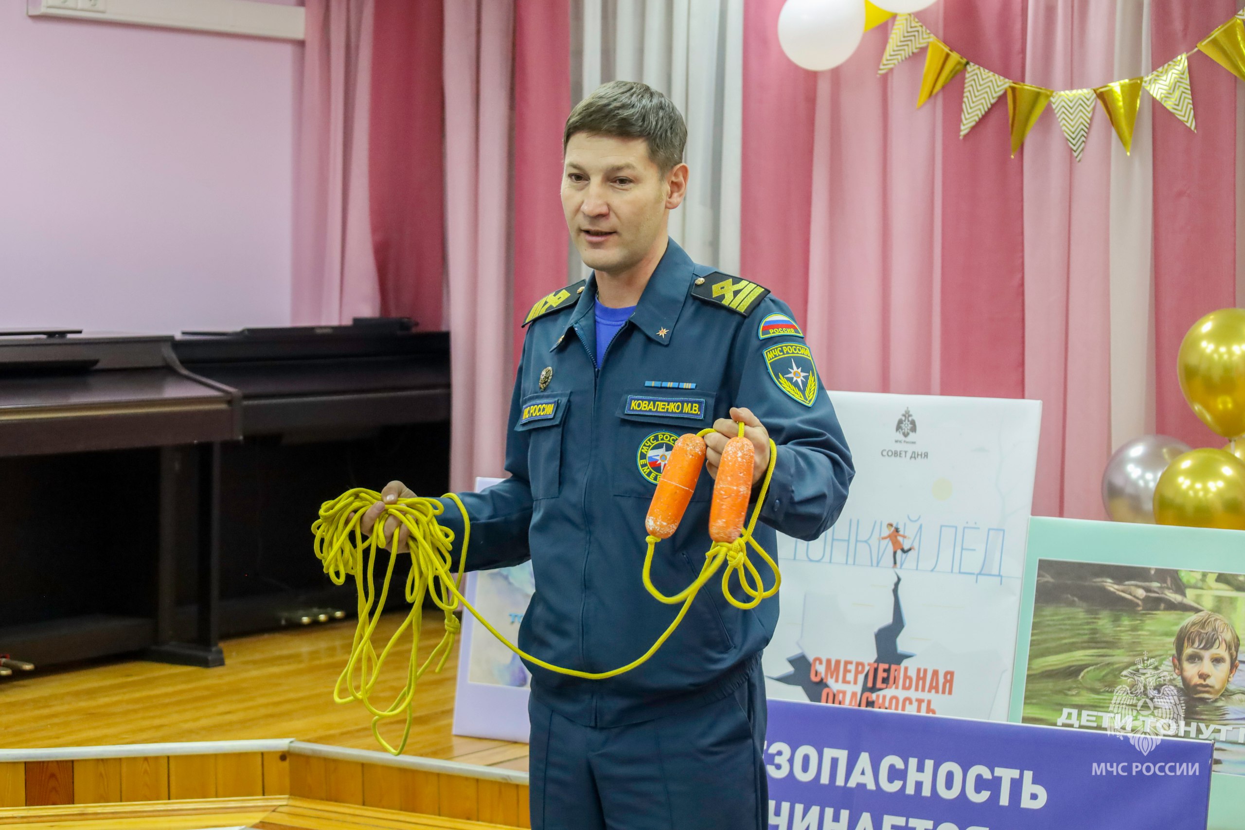 Обмен «премудростями». Спасатели побывали в гостях у юных талантов в школе искусств и рассказали ребятам о безопасности! На встрече обсудили: правила безопасного поведения дома и в школе; Обмен «премудростями». Спасатели побывали в гостях у юных талантов в школе искусств и рассказали ребятам о безопасности! На встрече обсудили: правила безопасного поведения дома и в школе;