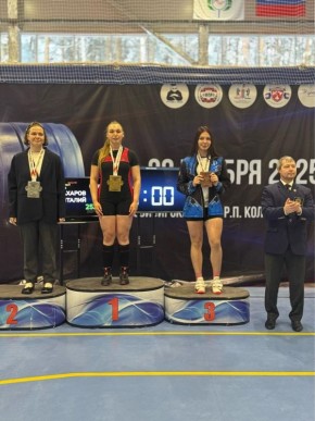 Омичи завоевали награды на чемпионате и первенстве Сибири по пауэрлифтингу, а также на межрегиональных соревнованиях среди ветеранов в Новосибирской области