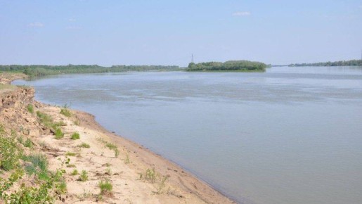 Двое омичей незаконно захватили набережную Иртыша