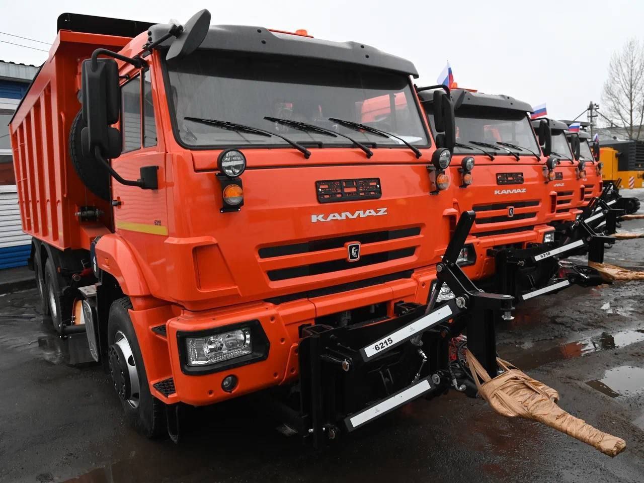 В Омске обновили дорожную и коммунальную технику В Омске обновили дорожную и коммунальную технику