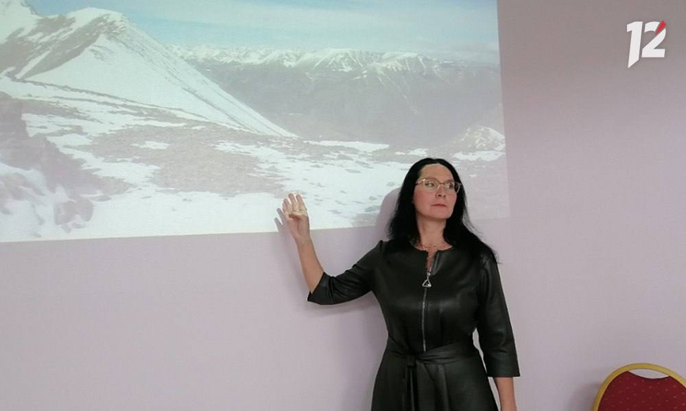 Омский поэт Вероника Шелленберг представила авторский моноспектакль Омский поэт Вероника Шелленберг представила авторский моноспектакль