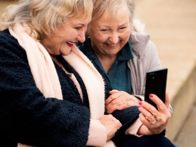 Жителям Октябрьского округа помогают осваивать цифровые приложения