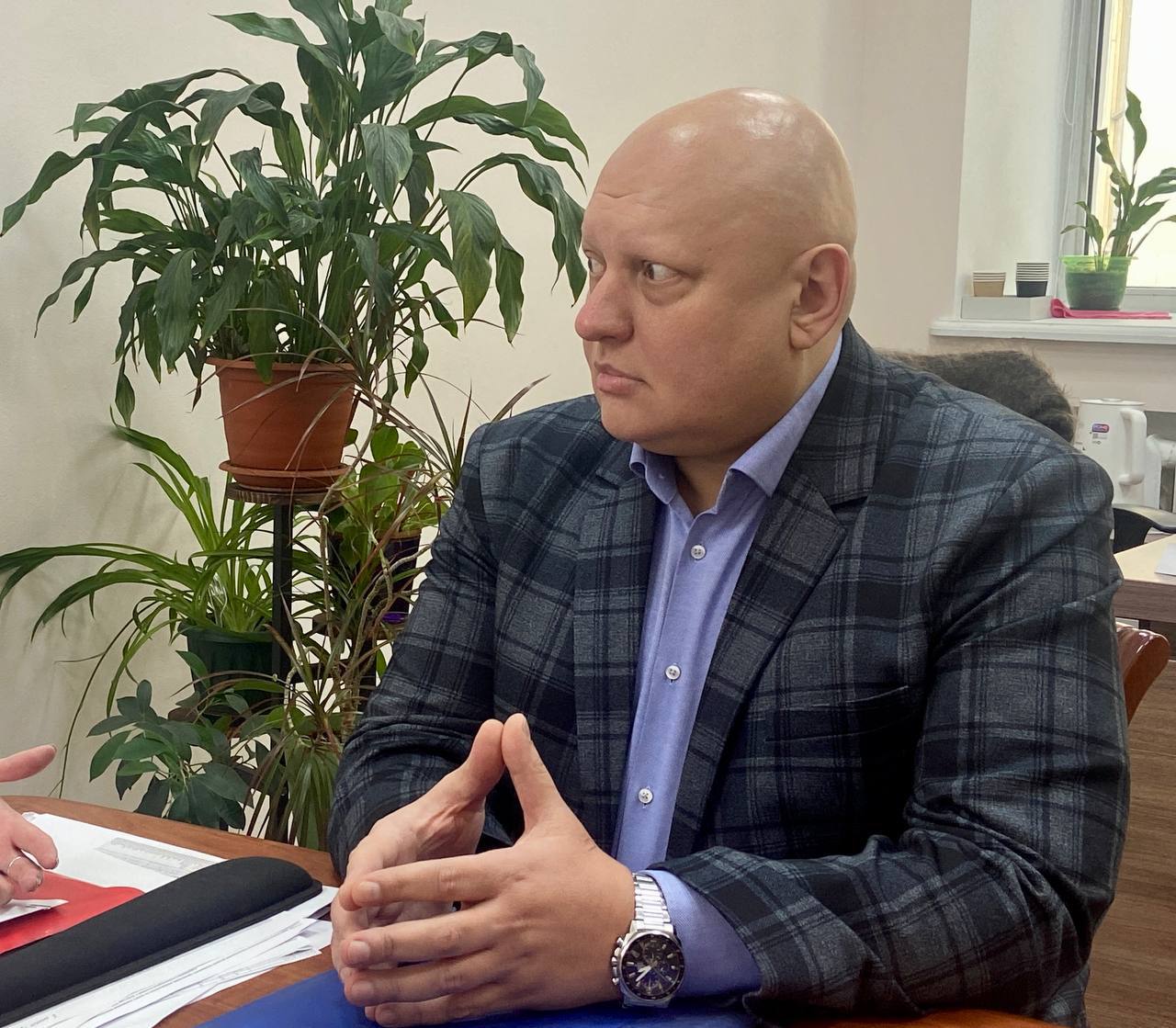 Ветеран СВО проходит стажировку в Минздраве Омской области Ветеран СВО проходит стажировку в Минздраве Омской области