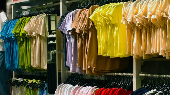 Из омских магазинов конфисковали тысячи товаров на миллионы рублей