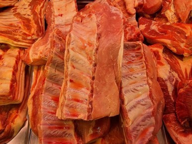 Этот запрещенный способ разморозки мяса быстрее микроволновки: метод шеф-поваров