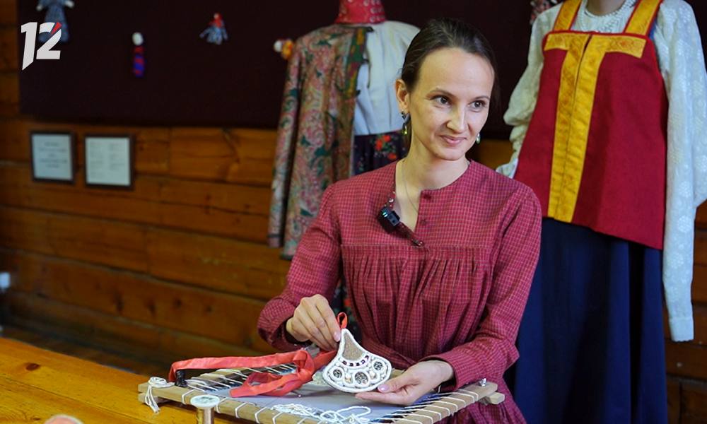 Золотное шитьё и сажение по бели — этими сложными старинными техниками овладела омичка Ирина Казакова