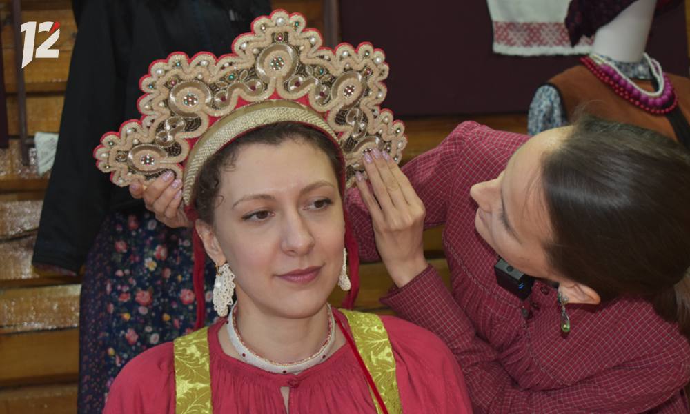 Золотное шитьё и сажение по бели — этими сложными старинными техниками овладела омичка Ирина Казакова Золотное шитьё и сажение по бели — этими сложными старинными техниками овладела омичка Ирина Казакова