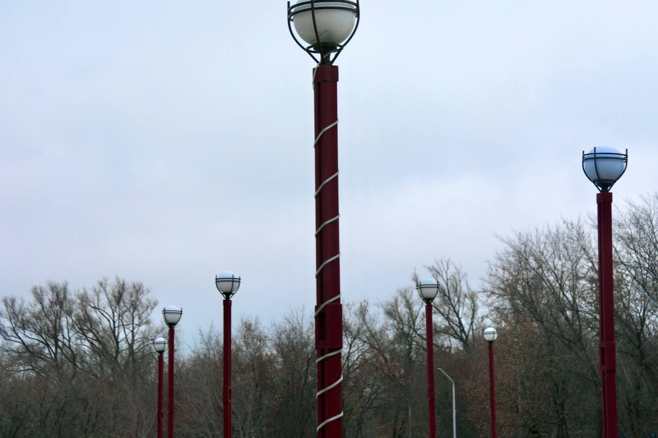 В природном парке «Птичья гавань» идет установка новогодних декораций В природном парке «Птичья гавань» идет установка новогодних декораций