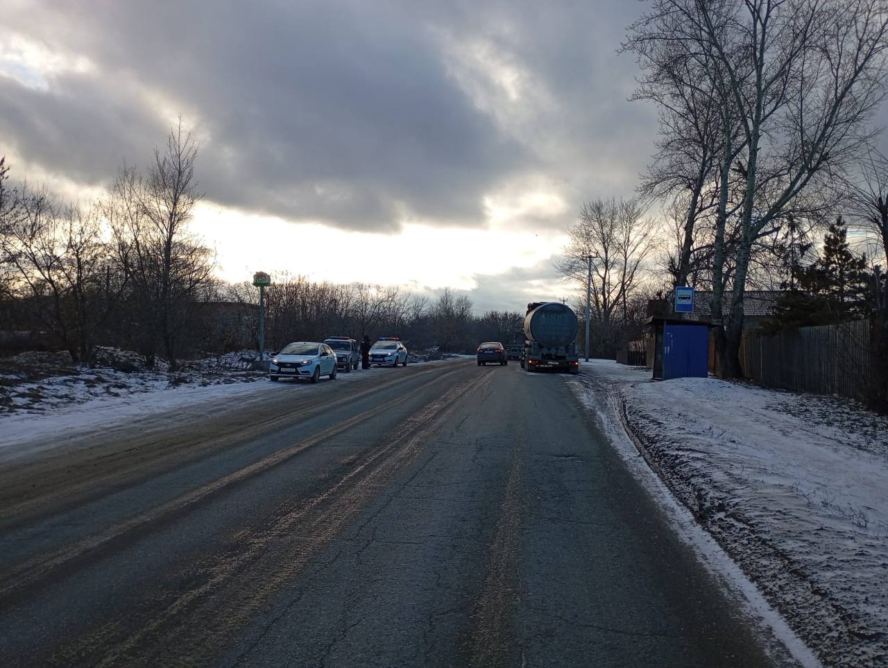 В Омске грузовик сбил ребёнка В Омске грузовик сбил ребёнка