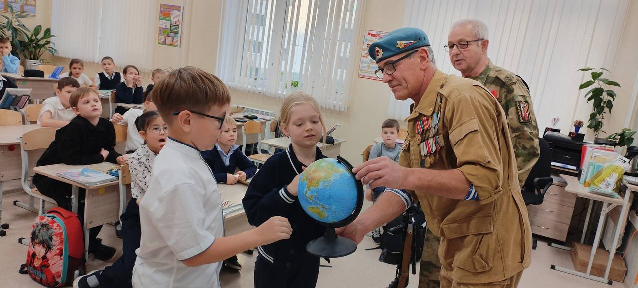 В школе № 96 презентовали электронный каталог выставки лучших работ творческого конкурса «Слава нашим Zащитникам 2.0!»