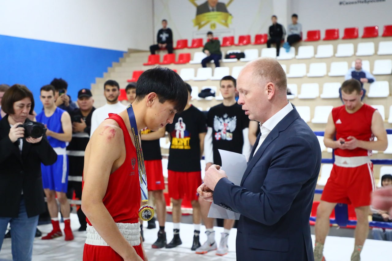 Сегодня в Омске завершился традиционный турнир по боксу памяти заслуженного мастера спорта Александра Анатольевича Островского Сегодня в Омске завершился традиционный турнир по боксу памяти заслуженного мастера спорта Александра Анатольевича Островского