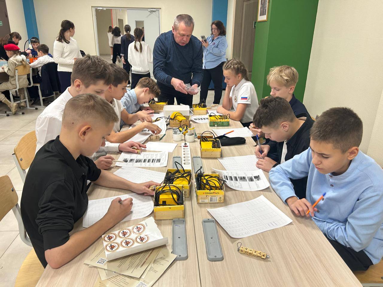 В школе № 96 презентовали электронный каталог выставки лучших работ творческого конкурса «Слава нашим Zащитникам 2.0!» В школе № 96 презентовали электронный каталог выставки лучших работ творческого конкурса «Слава нашим Zащитникам 2.0!»