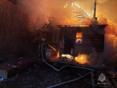 В Кировском округе в садоводстве загорелся жилой дом – эвакуированы пять детей