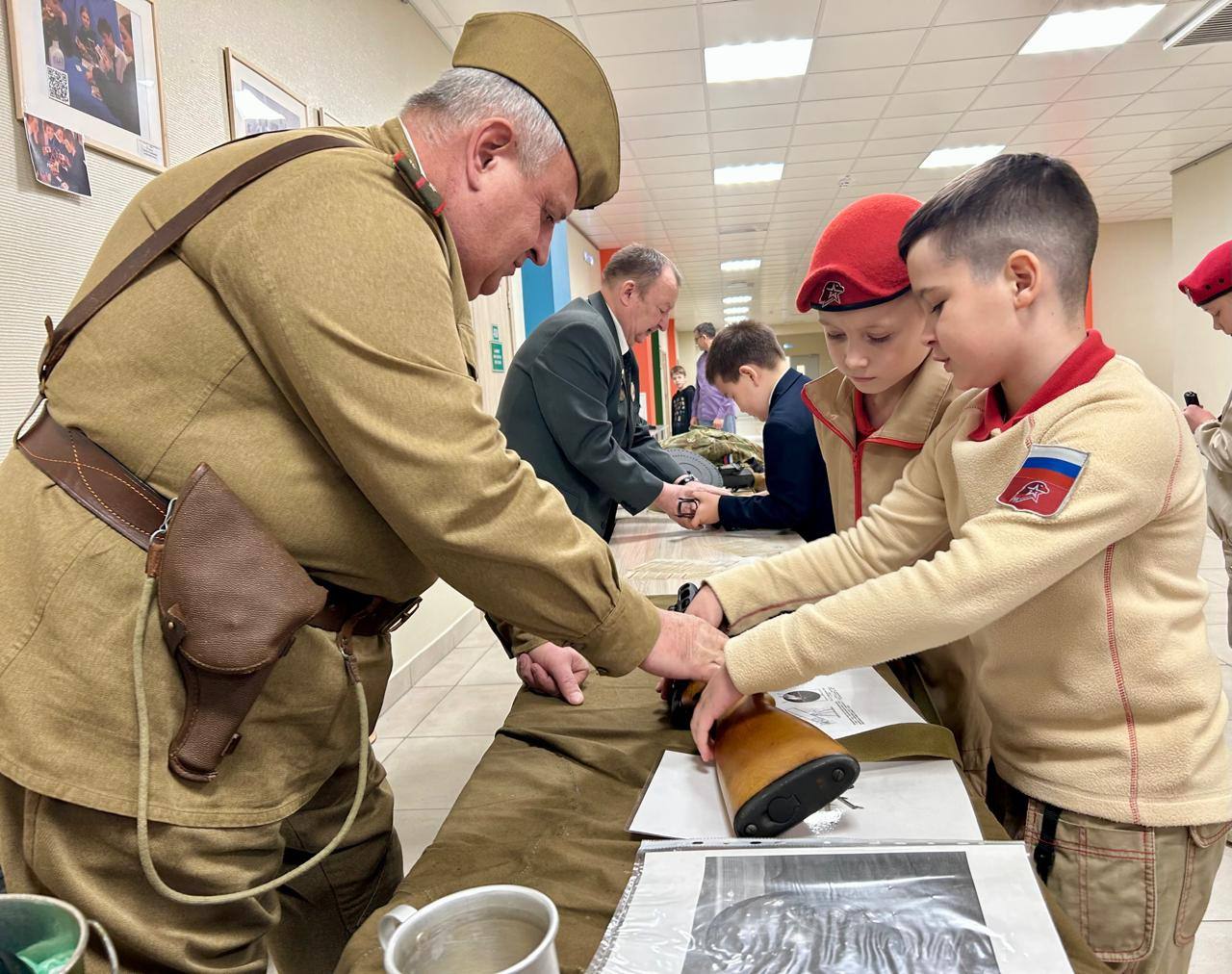 В школе № 96 презентовали электронный каталог выставки лучших работ творческого конкурса «Слава нашим Zащитникам 2.0!» В школе № 96 презентовали электронный каталог выставки лучших работ творческого конкурса «Слава нашим Zащитникам 2.0!»