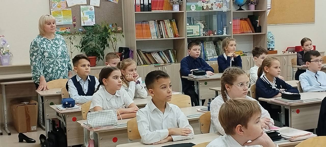 В школе № 96 презентовали электронный каталог выставки лучших работ творческого конкурса «Слава нашим Zащитникам 2.0!» В школе № 96 презентовали электронный каталог выставки лучших работ творческого конкурса «Слава нашим Zащитникам 2.0!»