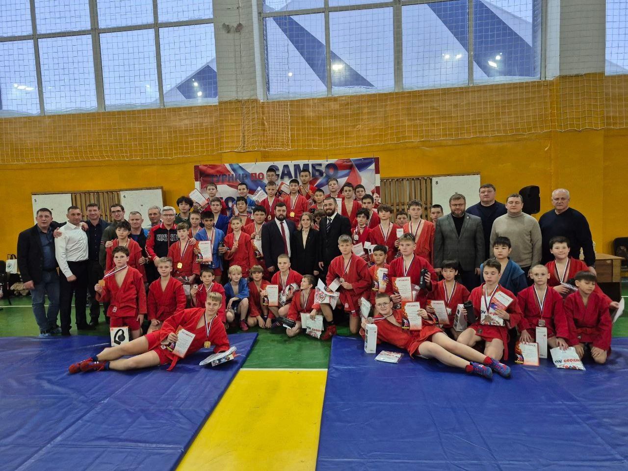 В Азово прошел юношеский турнир по самбо «ZOV сердца»