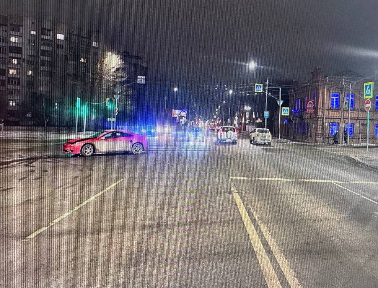 Вчера около 20:30 в районе пересечения улиц Орджоникидзе и Булатова водитель автомобиля «Тойота Селика», мужчина 1965 г.р., допустил столкновение с автомобилем «Тойота Витц» под управлением женщины 1988 г.р