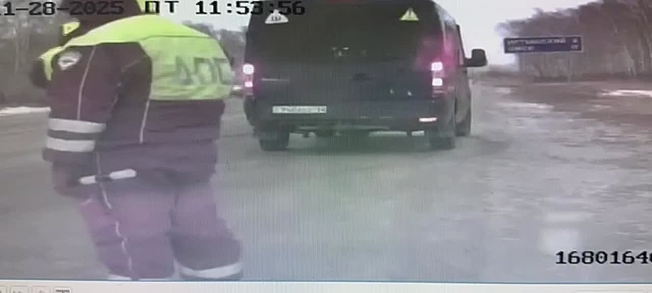 На федеральной автодороге А-320 сотрудники Госавтоинспекции ОМВД России по Омскому району остановили автомобиль «Мерседес Бенц», зарегистрированный в Республике Казахстан, который перевозил людей из сопредельного государства...