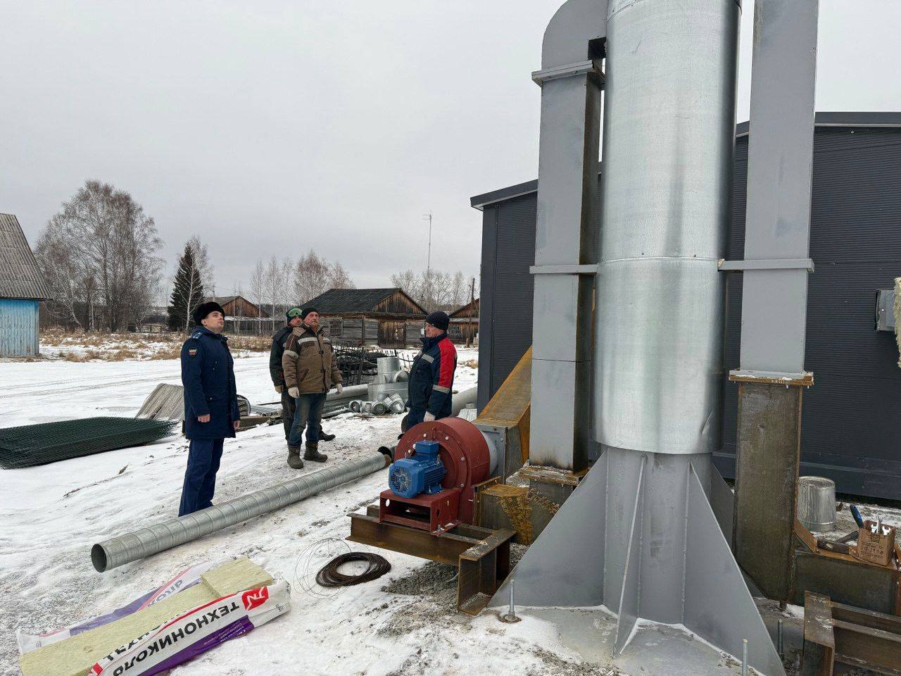 Прокурор Усть-Ишимского района проконтролировал ход ремонта школ, возведения модульных ФАПов и котельных