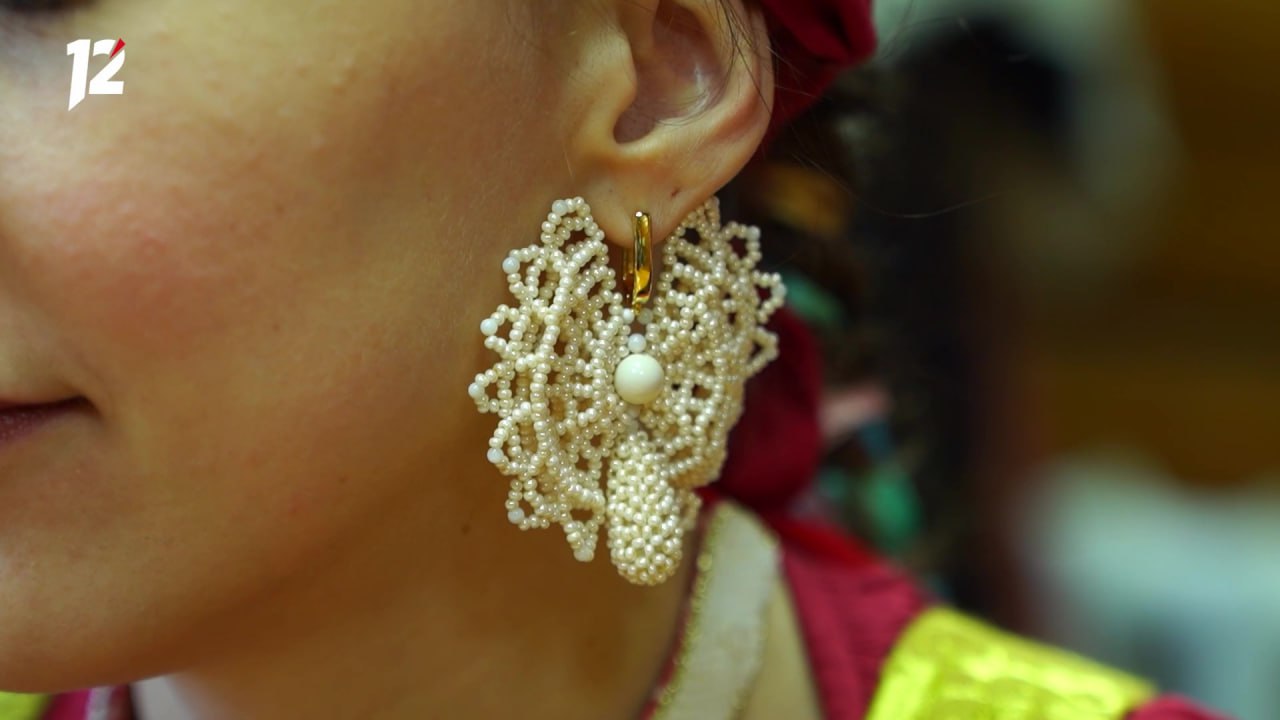 Омичка Ирина Казакова создаёт венцы и кокошники по старинным образцам Омичка Ирина Казакова создаёт венцы и кокошники по старинным образцам