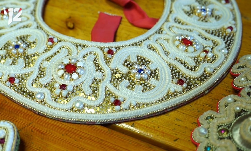 Омичка Ирина Казакова создаёт венцы и кокошники по старинным образцам