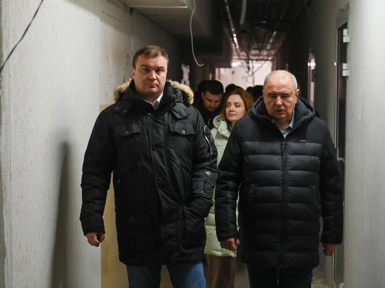 Губернатор Виталий Хоценко проинспектировал строительство и капитальный ремонт объектов образования в Омске и пригороде Губернатор Виталий Хоценко проинспектировал строительство и капитальный ремонт объектов образования в Омске и пригороде