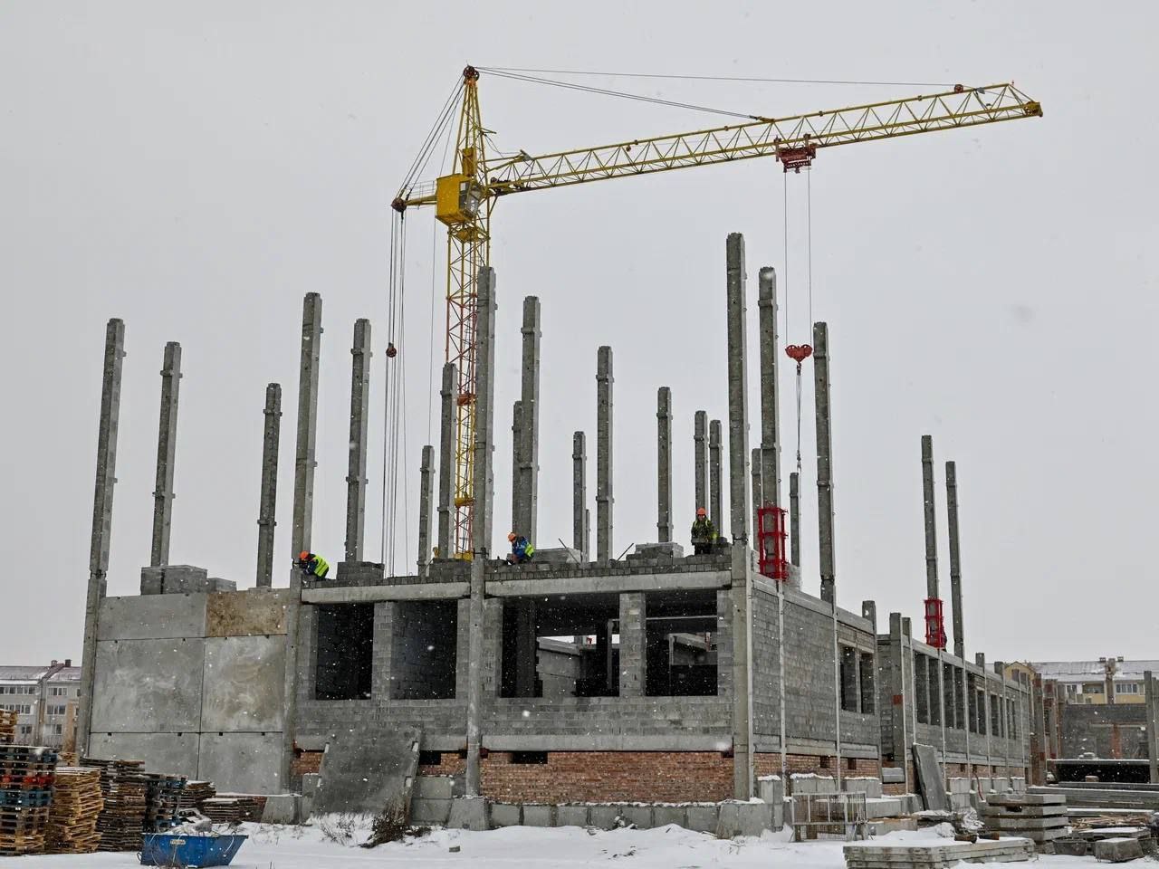 Губернатор Виталий Хоценко проинспектировал строительство и капитальный ремонт объектов образования в Омске и пригороде