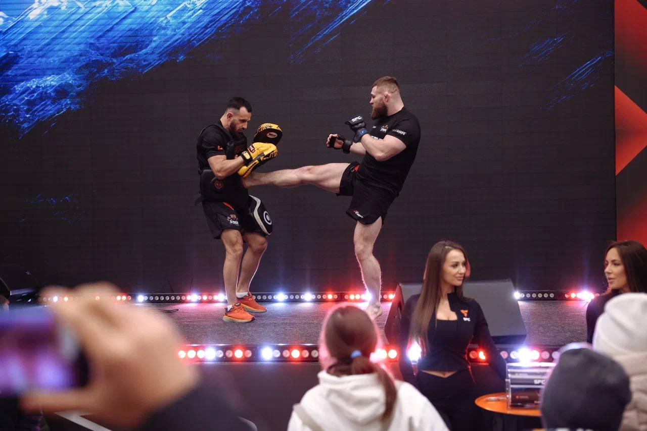 Открытая тренировка бойцов главного и со-главного поединков турнира SFC 12 сегодня прошла на G-Drive Арене Открытая тренировка бойцов главного и со-главного поединков турнира SFC 12 сегодня прошла на G-Drive Арене