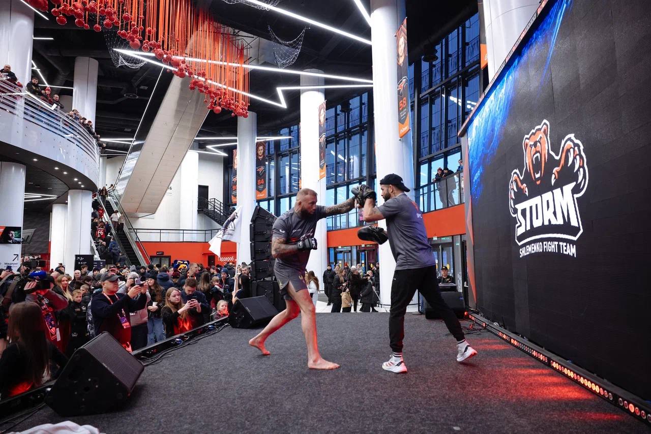 Открытая тренировка бойцов главного и со-главного поединков турнира SFC 12 сегодня прошла на G-Drive Арене Открытая тренировка бойцов главного и со-главного поединков турнира SFC 12 сегодня прошла на G-Drive Арене