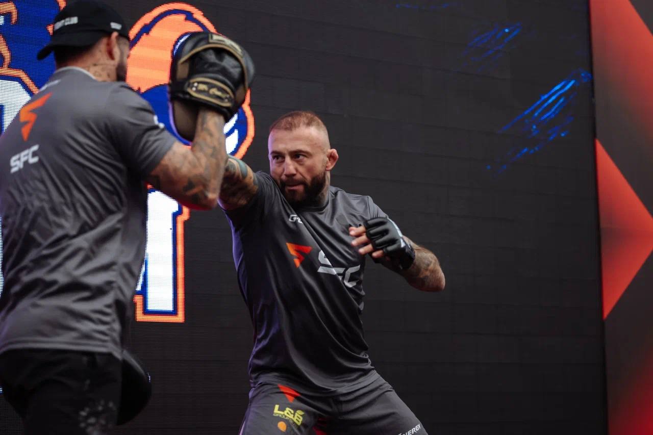 Открытая тренировка бойцов главного и со-главного поединков турнира SFC 12 сегодня прошла на G-Drive Арене Открытая тренировка бойцов главного и со-главного поединков турнира SFC 12 сегодня прошла на G-Drive Арене