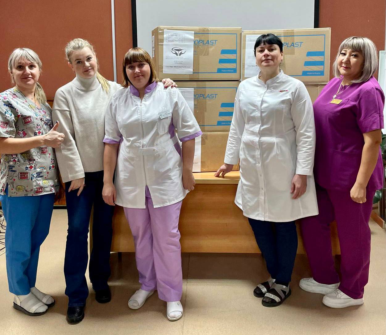 Омские медики накануне Нового года собрали и отправили в адрес российских военнослужащих гуманитарную помощь Омские медики накануне Нового года собрали и отправили в адрес российских военнослужащих гуманитарную помощь