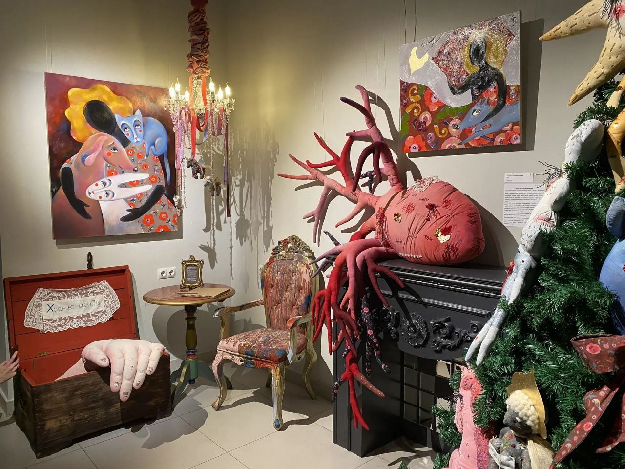 Единственная и неповторимая выставка авторской елки подЕЛЬники-7 открылась в Городском музее «Искусство Омска» Единственная и неповторимая выставка авторской елки подЕЛЬники-7 открылась в Городском музее «Искусство Омска»