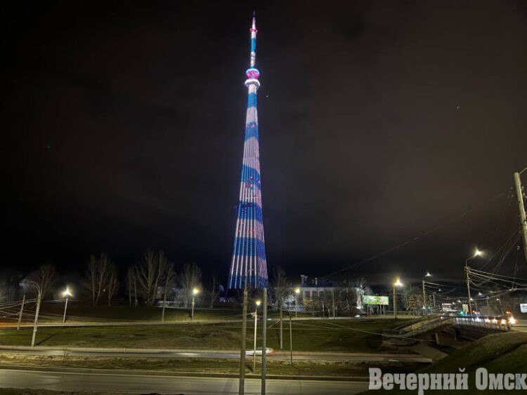 Медиафасад телебашни озарят изображения флага и герба России