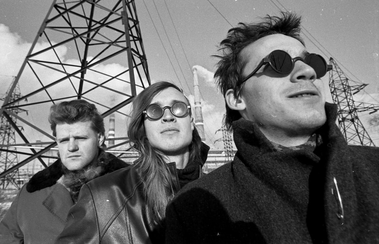 На популярном среди краеведов портале Pastvu с архивными снимками появились уникальные фотографии конца 1980-ых годов с культовым омским рок-музыкантом Егором Летовым и группой «Гражданская оборона» На популярном среди краеведов портале Pastvu с архивными снимками появились уникальные фотографии конца 1980-ых годов с культовым омским рок-музыкантом Егором Летовым и группой «Гражданская оборона»