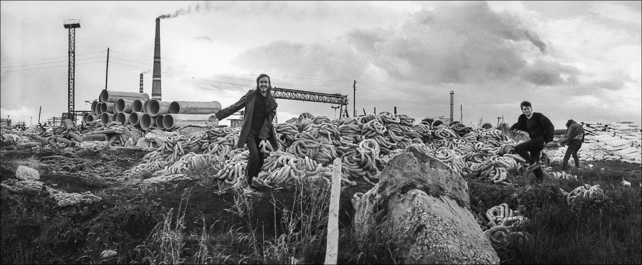 На популярном среди краеведов портале Pastvu с архивными снимками появились уникальные фотографии конца 1980-ых годов с культовым омским рок-музыкантом Егором Летовым и группой «Гражданская оборона» На популярном среди краеведов портале Pastvu с архивными снимками появились уникальные фотографии конца 1980-ых годов с культовым омским рок-музыкантом Егором Летовым и группой «Гражданская оборона»