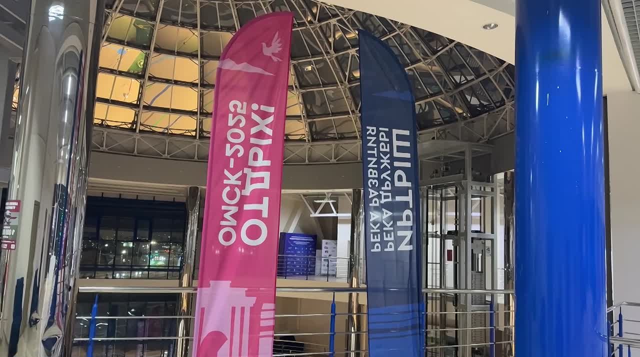 В эти минуты в Конгресс-холле идут последние приготовления к Международному туристско-транспортному форуму «Иртыш: река дружбы, река развития»