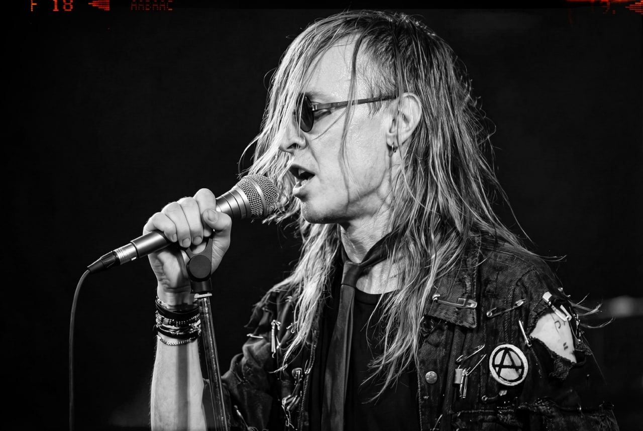 На популярном среди краеведов портале Pastvu с архивными снимками появились уникальные фотографии конца 1980-ых годов с культовым омским рок-музыкантом Егором Летовым и группой «Гражданская оборона» На популярном среди краеведов портале Pastvu с архивными снимками появились уникальные фотографии конца 1980-ых годов с культовым омским рок-музыкантом Егором Летовым и группой «Гражданская оборона»