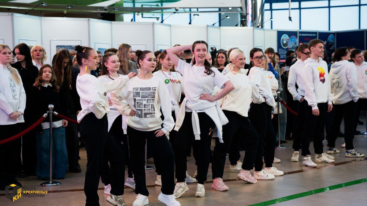 Омские пейзажи и история в одежде: коллекции молодых дизайнеров показали на выставке «Иртыш — река дружбы, река развития»