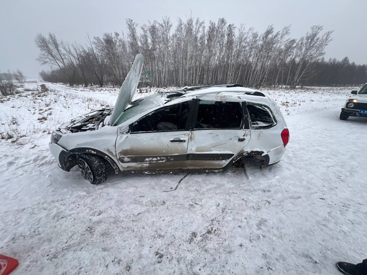Авария на трассе: машина перевернулась, есть пострадавшие