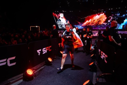 На турнире SFC 12 омский боец команды STORM Shlemenko Fight Team Александр Шепель победил техническим нокаутом в первом раунде соперника из Екатеринбурга Сергея Кузнецова