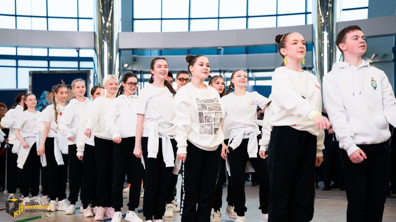 Омские пейзажи и история в одежде: коллекции молодых дизайнеров показали на выставке «Иртыш — река дружбы, река развития» Омские пейзажи и история в одежде: коллекции молодых дизайнеров показали на выставке «Иртыш — река дружбы, река развития»