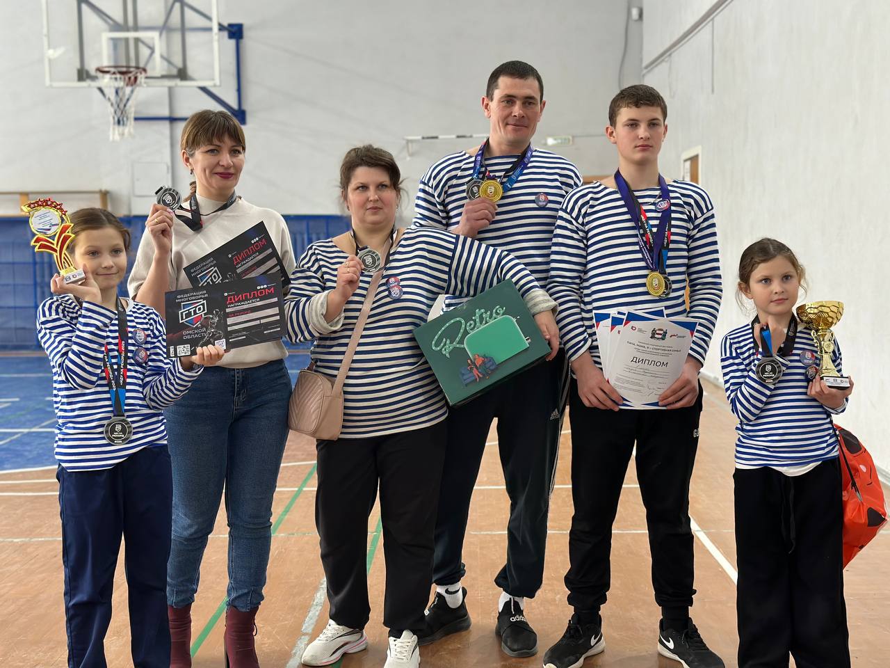 В Омске для семей участников и ветеранов СВО провели семейный спортивный фестиваль «Папа, мама, я — спортивная семья»