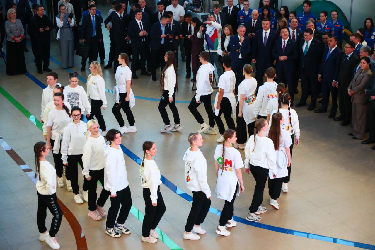 Омские пейзажи и история в одежде: коллекции молодых дизайнеров показали на выставке «Иртыш — река дружбы, река развития» Омские пейзажи и история в одежде: коллекции молодых дизайнеров показали на выставке «Иртыш — река дружбы, река развития»