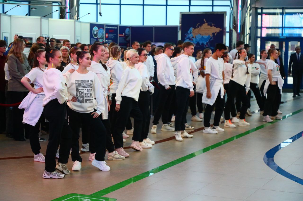 Омские пейзажи и история в одежде: коллекции молодых дизайнеров показали на выставке «Иртыш — река дружбы, река развития» Омские пейзажи и история в одежде: коллекции молодых дизайнеров показали на выставке «Иртыш — река дружбы, река развития»