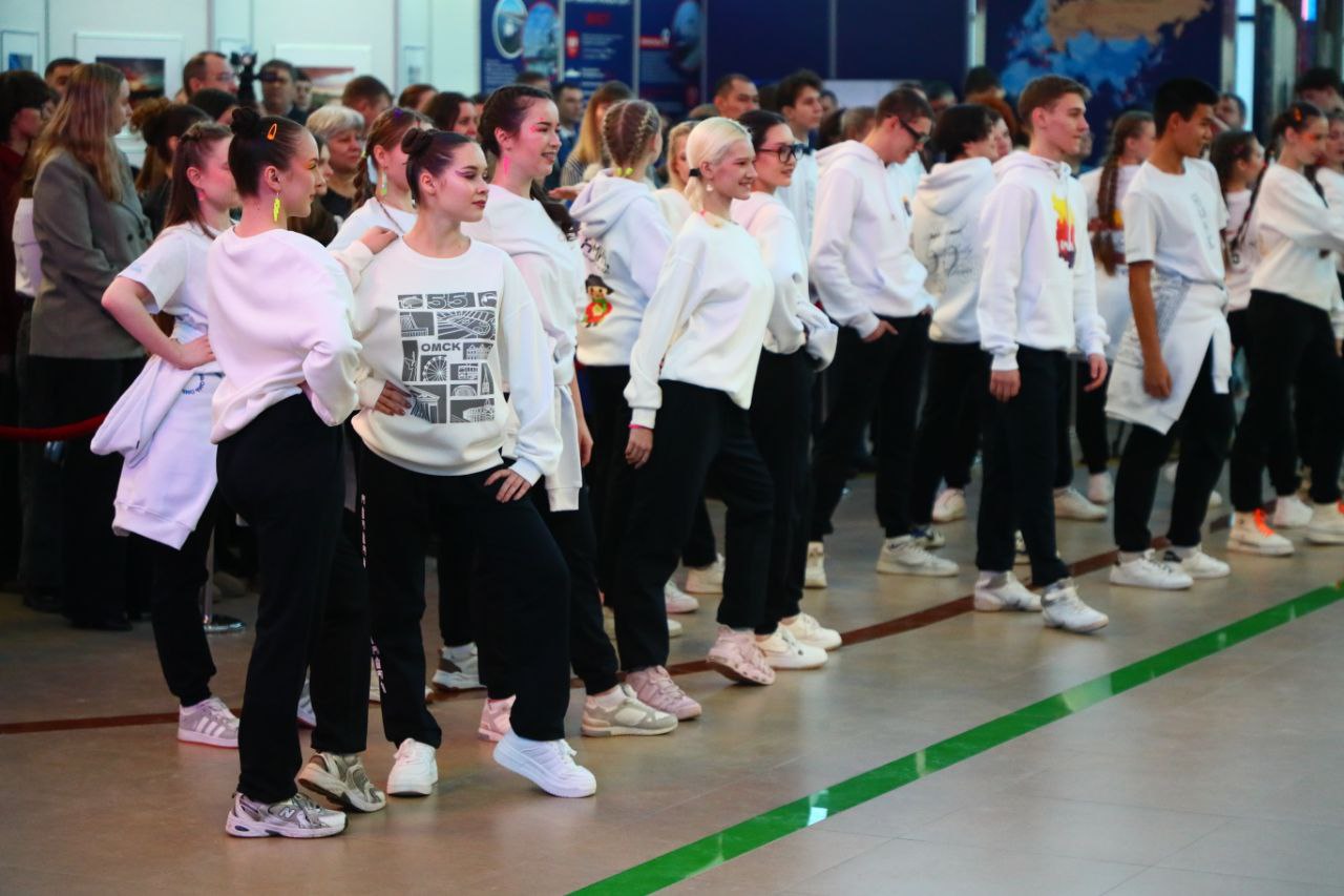 Омские пейзажи и история в одежде: коллекции молодых дизайнеров показали на выставке «Иртыш — река дружбы, река развития» Омские пейзажи и история в одежде: коллекции молодых дизайнеров показали на выставке «Иртыш — река дружбы, река развития»