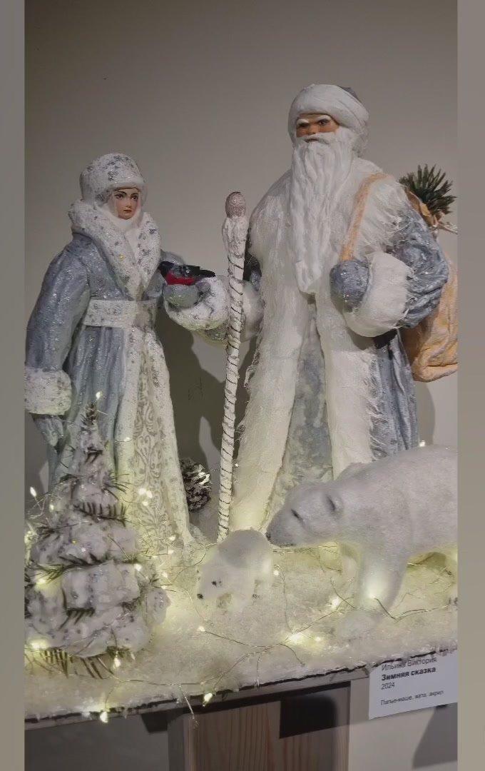 Конь в шикарном пальто и котики на елках: приглашаем на самую новогоднюю выставку!